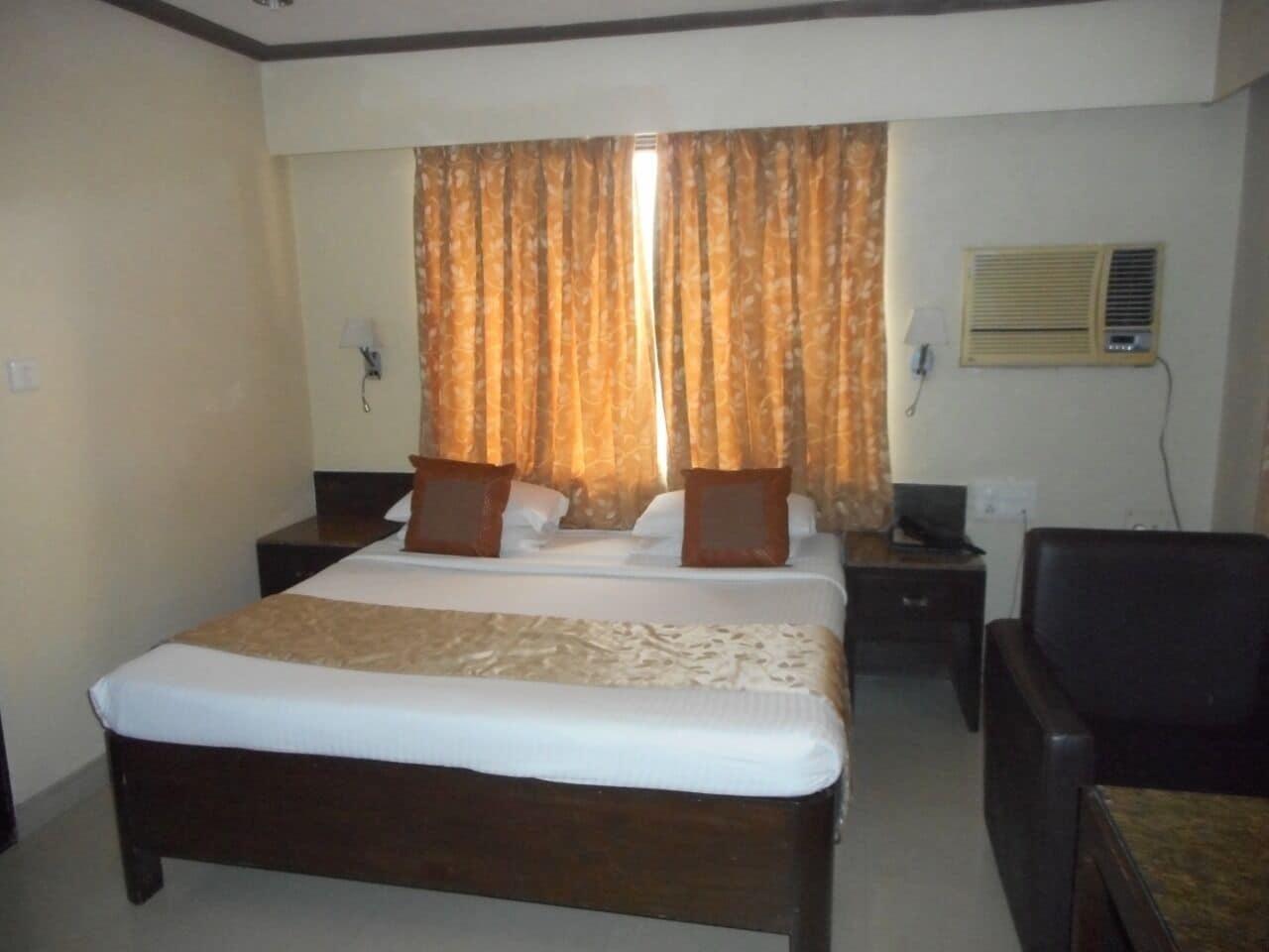 Kings International Juhu Hotel Мумбай Екстериор снимка
