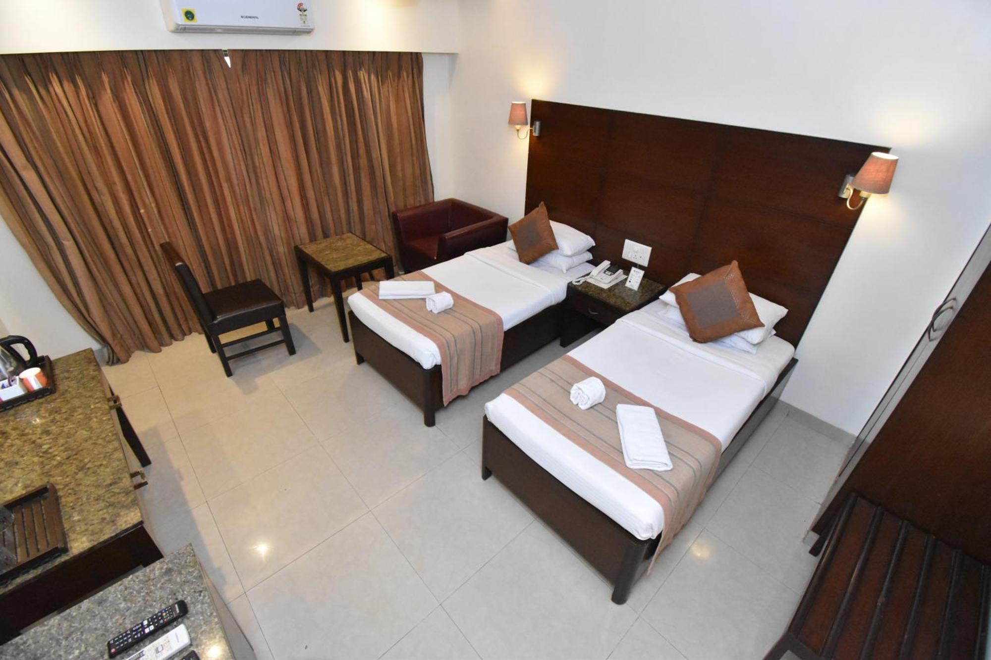 Kings International Juhu Hotel Мумбай Екстериор снимка