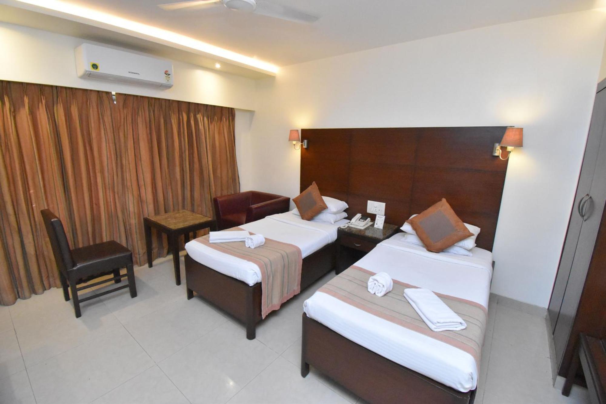 Kings International Juhu Hotel Мумбай Екстериор снимка