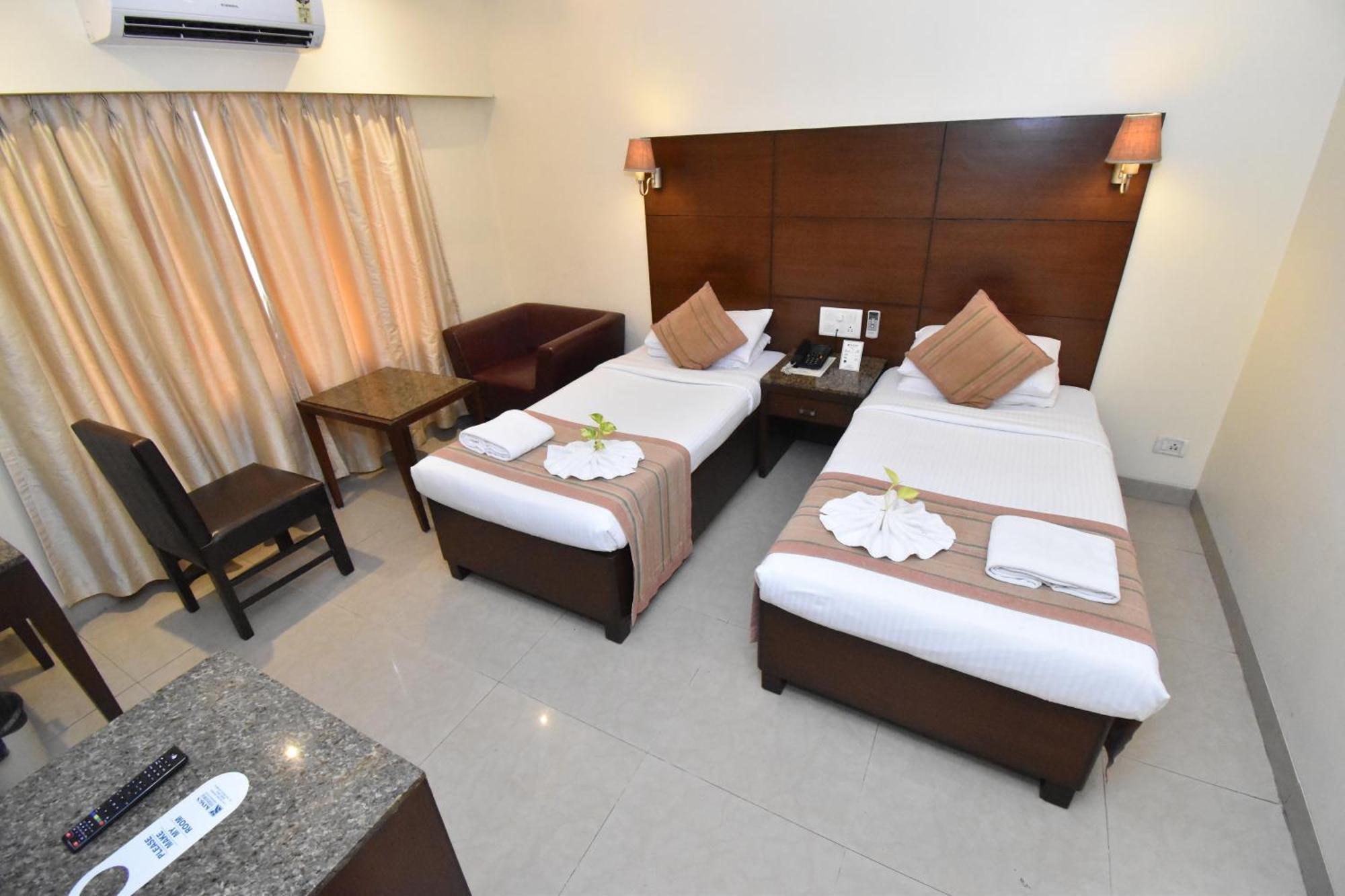 Kings International Juhu Hotel Мумбай Екстериор снимка