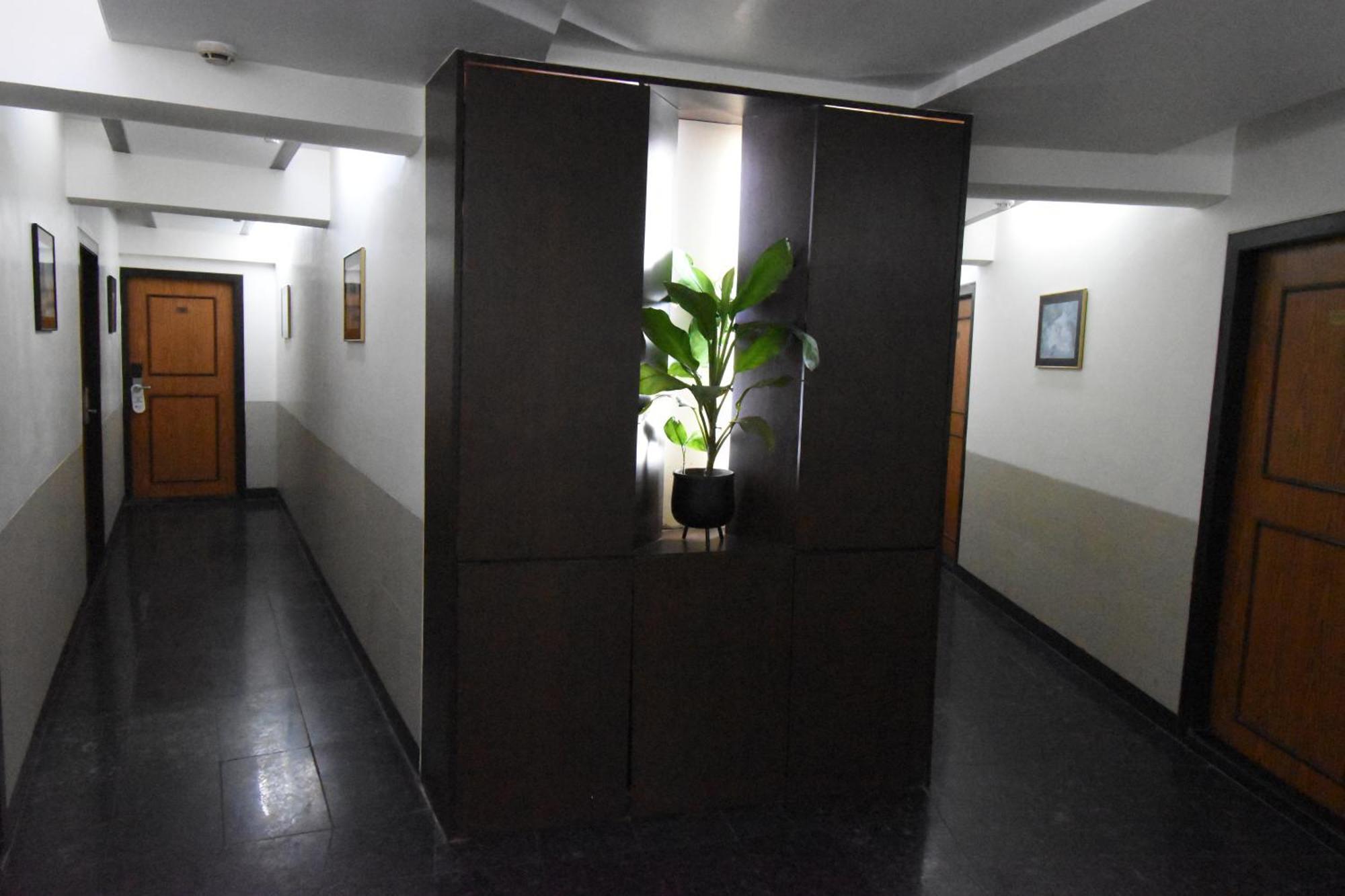 Kings International Juhu Hotel Мумбай Екстериор снимка