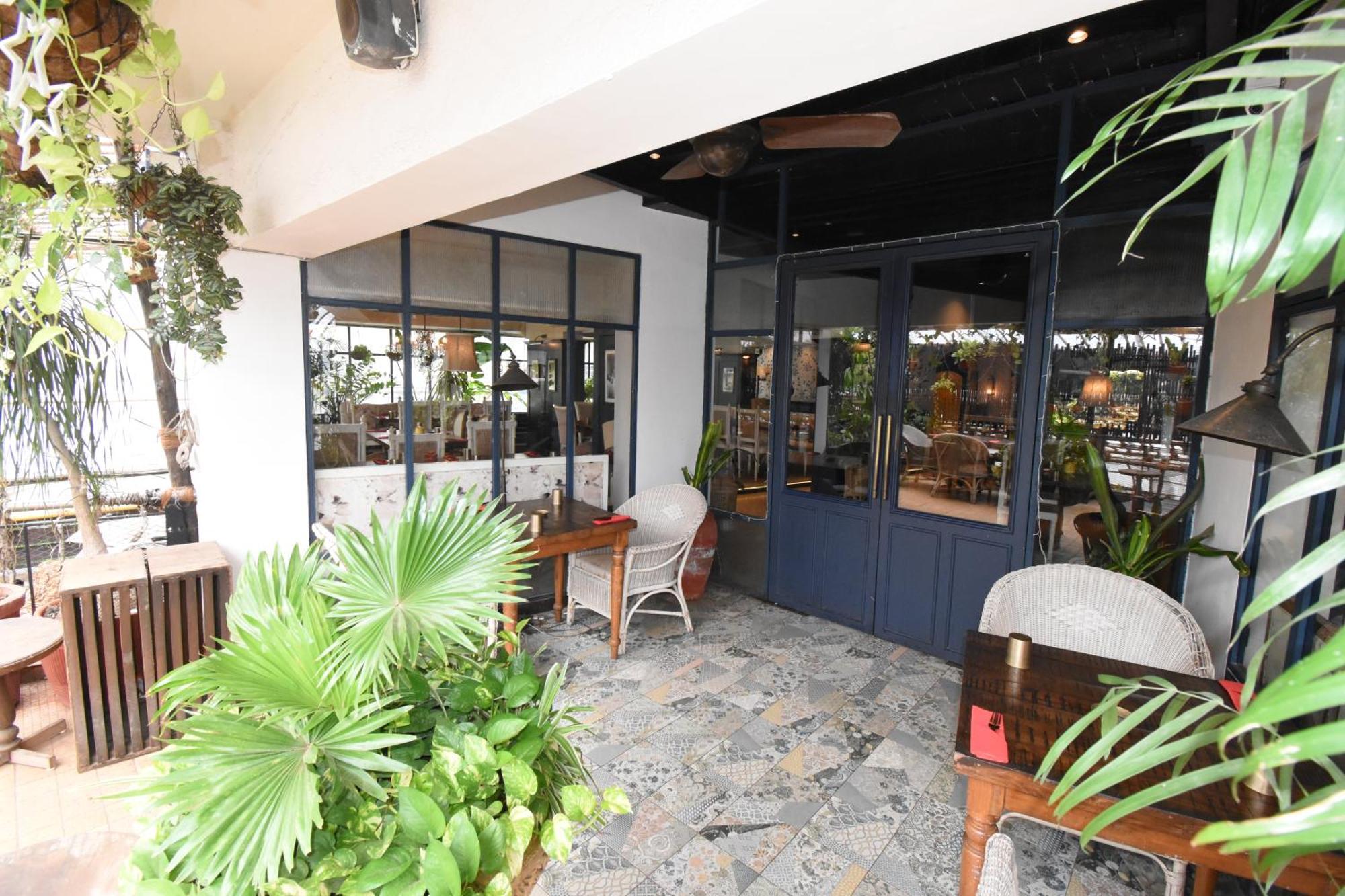 Kings International Juhu Hotel Мумбай Екстериор снимка