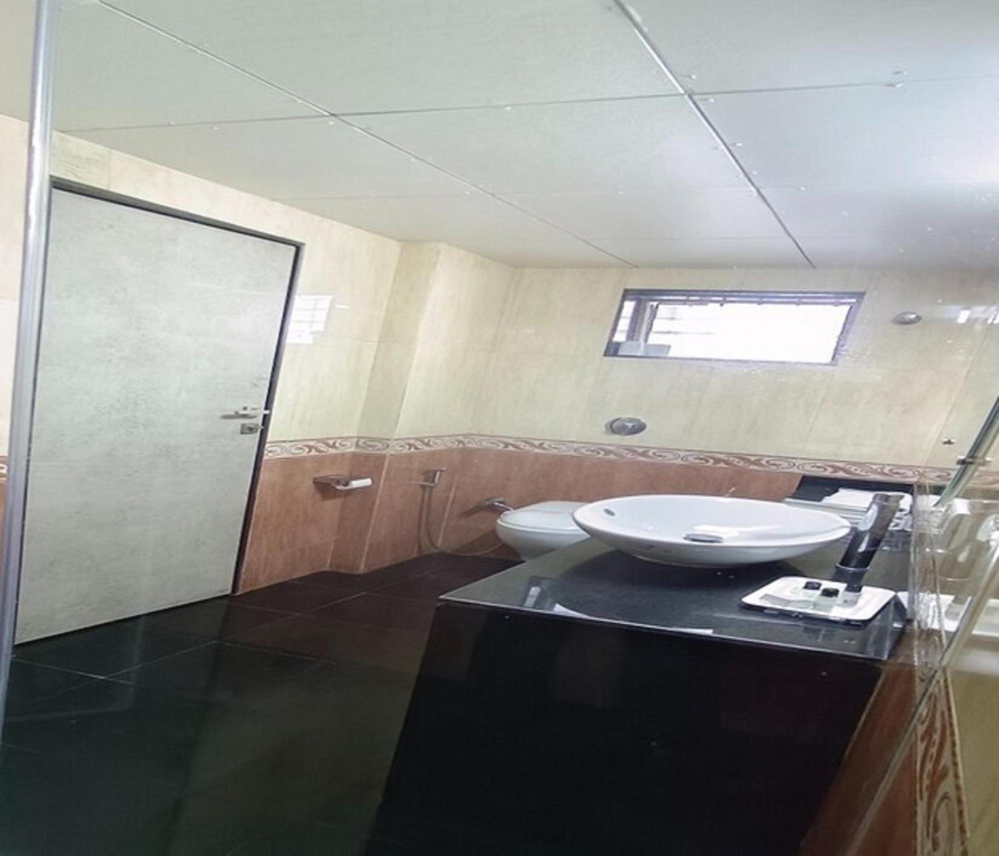 Kings International Juhu Hotel Мумбай Екстериор снимка