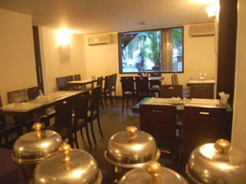Kings International Juhu Hotel Мумбай Екстериор снимка